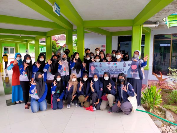 SNESA Bagi Takjil : Tingkatkan Solidaritas Saat Puasa