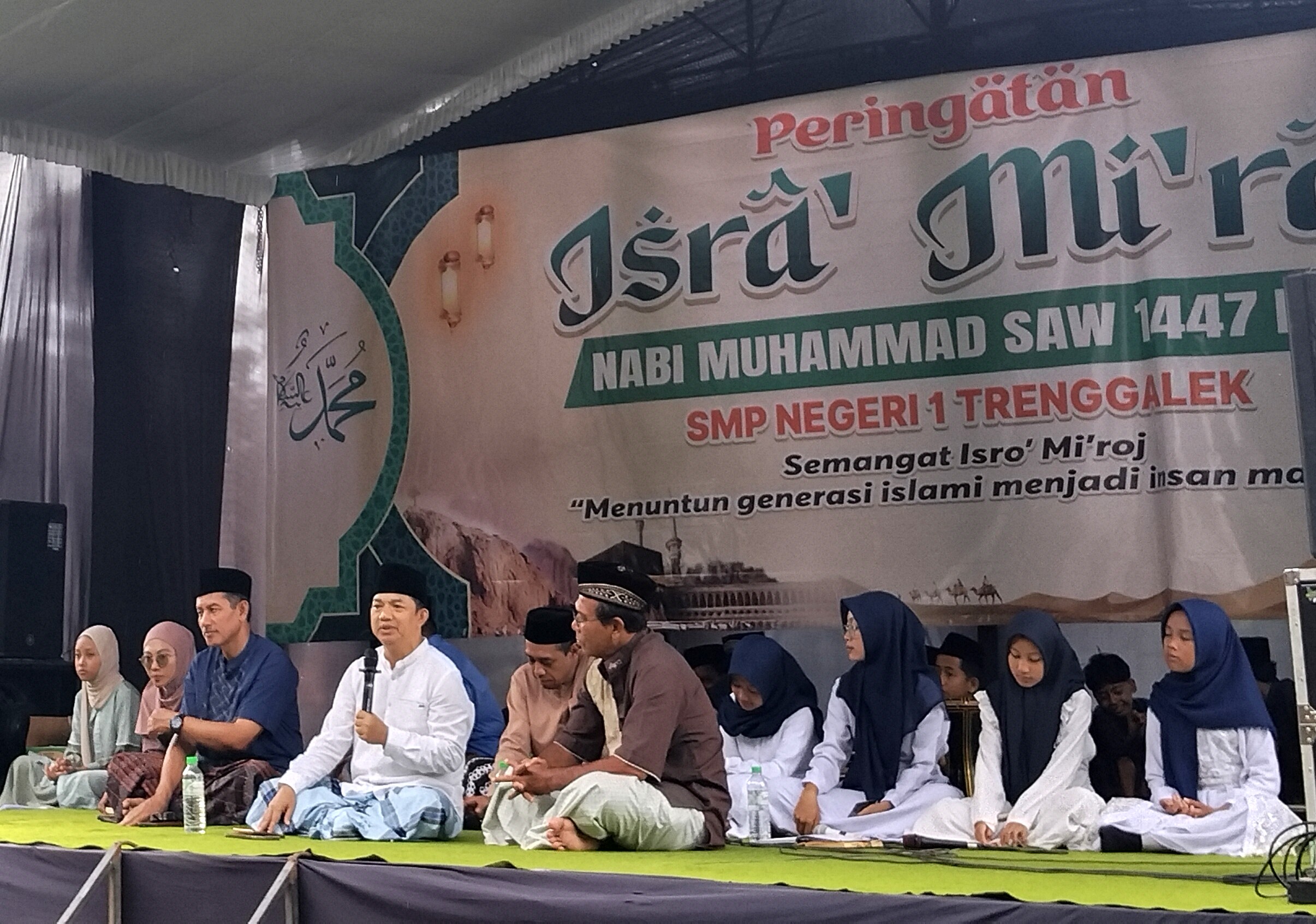 "Sholat Membentuk Pribadi yang Penuh Tanggungjawab" "Sholat Membentuk Pribadi yang Penuh Tanggungjawab"