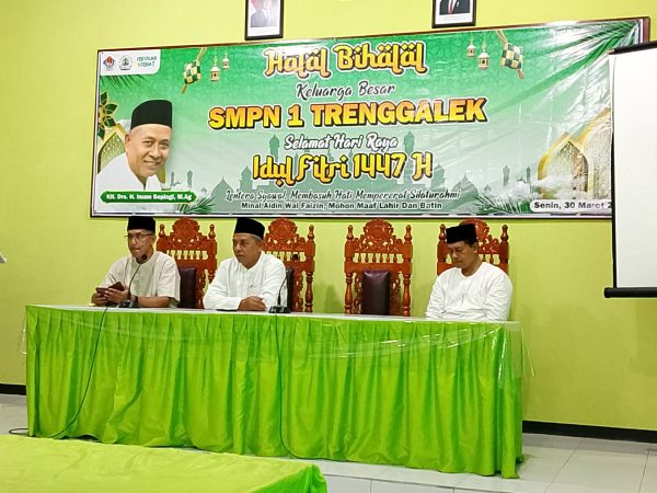 Menguatkan Silaturahmi, Merajut Ketakwaan dalam Halal Bihalal SMPN 1 Trenggalek