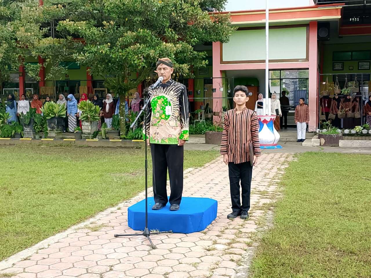 Semarak Hari Pendidikan Nasional 2026 di SMP Negeri 1 Trenggalek: "Menguatkan Partisipasi Semesta untuk Pendidikan Bermutu"
